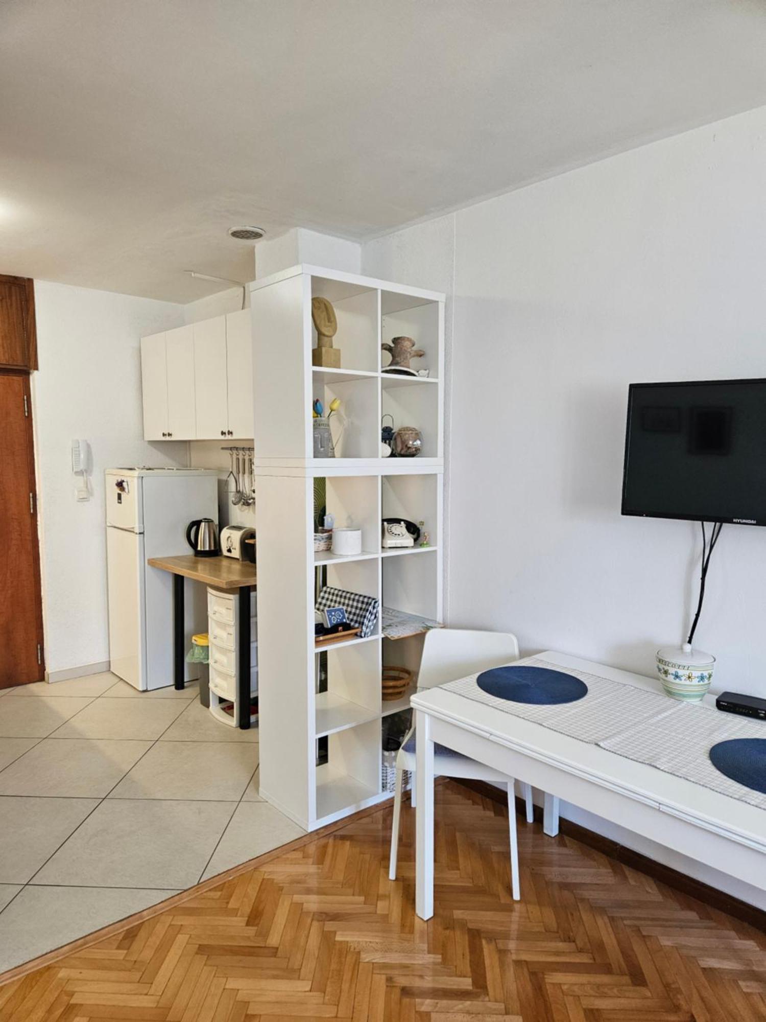 Beautiful Cozy Apartment Jug In Nice Neighbourhood. Split Bagian luar foto